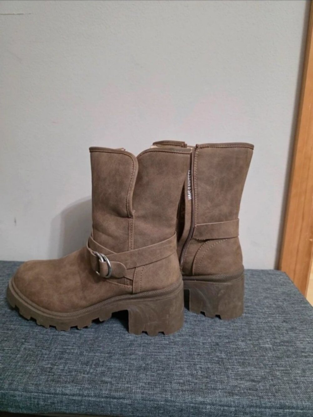 Brownish gray boots. US Size 9 - Picture 2 of 4